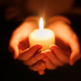 Frieden Kerze Hand