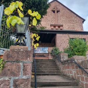 Auferstehungskirche im Herbst 2026 